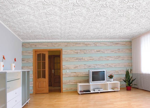 Методы укладки клеевых плиток на потолок